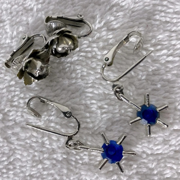 Vintage Silver Tone  Rose & Silver Tone Blue Star Clip On Earrings x2 - Picture 6 of 9